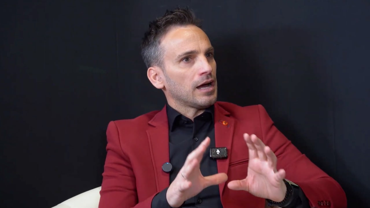 Claudio Nicodemo speaking, filmed close up during a cosmetINSIDER recording